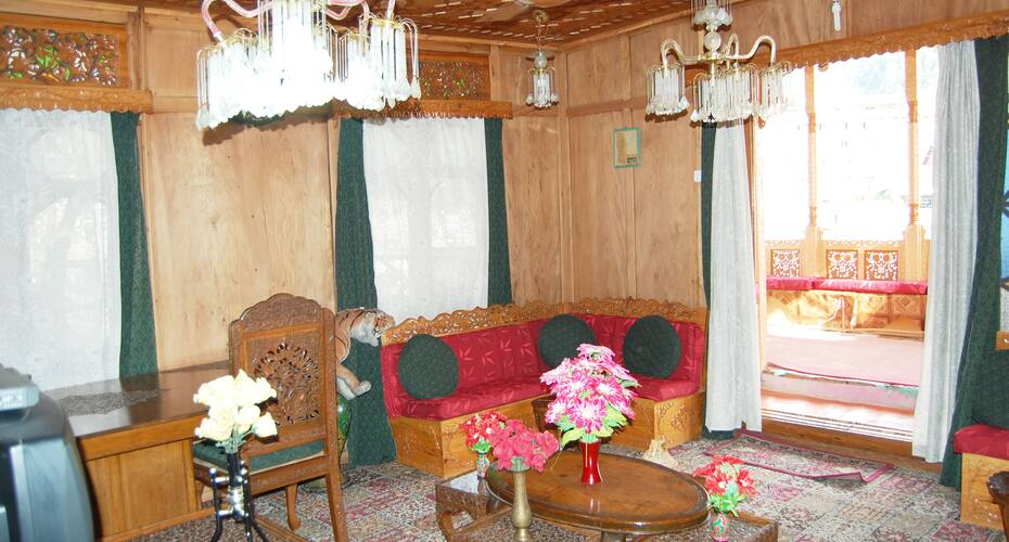 Hong Kong Houseboat, Srinagar 3
